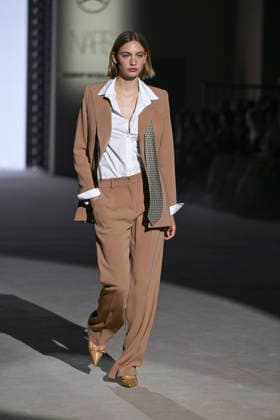February 28, 2026, Madrid, Spain: A model walks the runway wearing a design by Menchen Tomas during Mercedes-Benz Fashion Week de Madrid in IFEMA. Madrid Spain  - ZUMAs197 20260228_aaa_s197_2952 Copyright: xAtilanoxGarciax