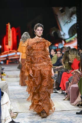 Lola Casademunt - Mercedes-Benz Fashion Week Madrid, Spain - 21 Mar 2026 A model walks the runway wearing a design by Lola Casademunt during Mercedes-Benz Fashion Week de Madrid in IFEMA. Madrid Spain Copyright: xAtilanoxGarciax xSOPAxImagesx photos10159