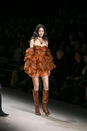 Lola Casademunt - Mercedes-Benz Fashion Week Madrid, Spain - 21 Mar 2026 A model walks the runway wearing a design by Lola Casademunt during Mercedes-Benz Fashion Week de Madrid in IFEMA. Madrid Spain Copyright: xAtilanoxGarciax xSOPAxImagesx photos10160