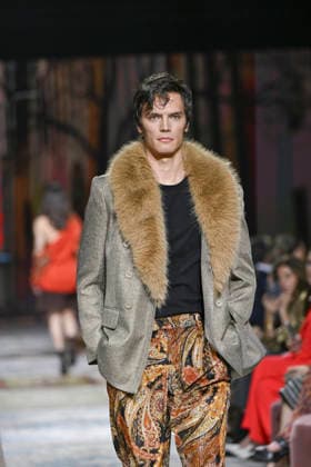 Lola Casademunt - Mercedes-Benz Fashion Week Madrid, Spain - 21 Mar 2026 A model walks the runway wearing a design by Lola Casademunt during Mercedes-Benz Fashion Week de Madrid in IFEMA. Madrid Spain Copyright: xAtilanoxGarciax xSOPAxImagesx photos10131