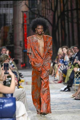 Lola Casademunt - Mercedes-Benz Fashion Week Madrid, Spain - 21 Mar 2026 A model walks the runway wearing a design by Lola Casademunt during Mercedes-Benz Fashion Week de Madrid in IFEMA. Madrid Spain Copyright: xAtilanoxGarciax xSOPAxImagesx photos10133