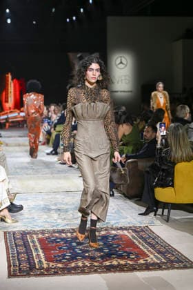 Lola Casademunt - Mercedes-Benz Fashion Week Madrid, Spain - 21 Mar 2026 A model walks the runway wearing a design by Lola Casademunt during Mercedes-Benz Fashion Week de Madrid in IFEMA. Madrid Spain Copyright: xAtilanoxGarciax xSOPAxImagesx photos10140
