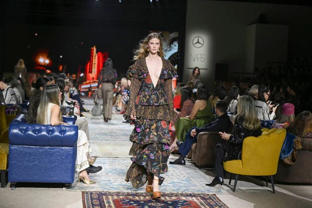 Lola Casademunt - Mercedes-Benz Fashion Week Madrid, Spain - 21 Mar 2026 A model walks the runway wearing a design by Lola Casademunt during Mercedes-Benz Fashion Week de Madrid in IFEMA. Madrid Spain Copyright: xAtilanoxGarciax xSOPAxImagesx photos10143
