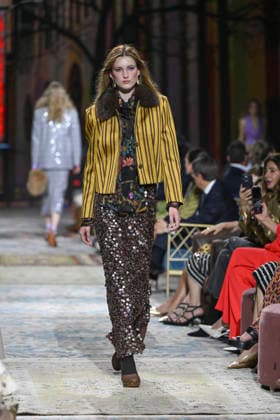 Lola Casademunt - Mercedes-Benz Fashion Week Madrid, Spain - 21 Mar 2026 A model walks the runway wearing a design by Lola Casademunt during Mercedes-Benz Fashion Week de Madrid in IFEMA. Madrid Spain Copyright: xAtilanoxGarciax xSOPAxImagesx photos10112