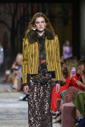 Lola Casademunt - Mercedes-Benz Fashion Week Madrid, Spain - 21 Mar 2026 A model walks the runway wearing a design by Lola Casademunt during Mercedes-Benz Fashion Week de Madrid in IFEMA. Madrid Spain Copyright: xAtilanoxGarciax xSOPAxImagesx photos10113