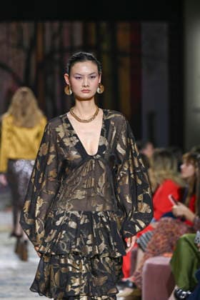Lola Casademunt - Mercedes-Benz Fashion Week Madrid, Spain - 21 Mar 2026 A model walks the runway wearing a design by Lola Casademunt during Mercedes-Benz Fashion Week de Madrid in IFEMA. Madrid Spain Copyright: xAtilanoxGarciax xSOPAxImagesx photos10119