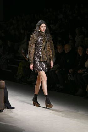 Lola Casademunt - Mercedes-Benz Fashion Week Madrid, Spain - 21 Mar 2026 A model walks the runway wearing a design by Lola Casademunt during Mercedes-Benz Fashion Week de Madrid in IFEMA. Madrid Spain Copyright: xAtilanoxGarciax xSOPAxImagesx photos10120