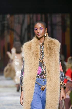 Lola Casademunt - Mercedes-Benz Fashion Week Madrid, Spain - 21 Mar 2026 A model walks the runway wearing a design by Lola Casademunt during Mercedes-Benz Fashion Week de Madrid in IFEMA. Madrid Spain Copyright: xAtilanoxGarciax xSOPAxImagesx photos10129