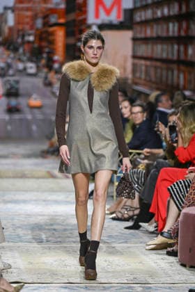 Lola Casademunt - Mercedes-Benz Fashion Week Madrid, Spain - 21 Mar 2026 A model walks the runway wearing a design by Lola Casademunt during Mercedes-Benz Fashion Week de Madrid in IFEMA. Madrid Spain Copyright: xAtilanoxGarciax xSOPAxImagesx photos10090