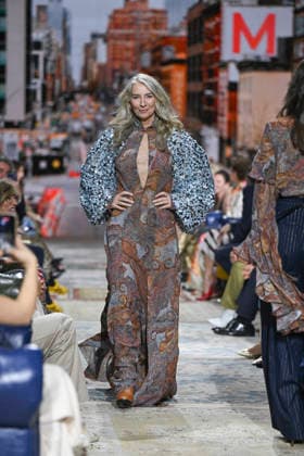 Lola Casademunt - Mercedes-Benz Fashion Week Madrid, Spain - 21 Mar 2026 A model walks the runway wearing a design by Lola Casademunt during Mercedes-Benz Fashion Week de Madrid in IFEMA. Madrid Spain Copyright: xAtilanoxGarciax xSOPAxImagesx photos10094