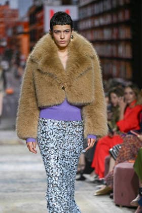 Lola Casademunt - Mercedes-Benz Fashion Week Madrid, Spain - 21 Mar 2026 A model walks the runway wearing a design by Lola Casademunt during Mercedes-Benz Fashion Week de Madrid in IFEMA. Madrid Spain Copyright: xAtilanoxGarciax xSOPAxImagesx photos10097