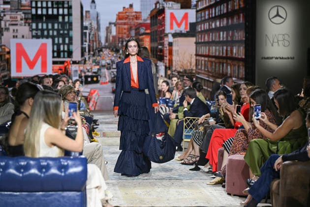 Lola Casademunt - Mercedes-Benz Fashion Week Madrid, Spain - 21 Mar 2026 A model walks the runway wearing a design by Lola Casademunt during Mercedes-Benz Fashion Week de Madrid in IFEMA. Madrid Spain Copyright: xAtilanoxGarciax xSOPAxImagesx photos10098