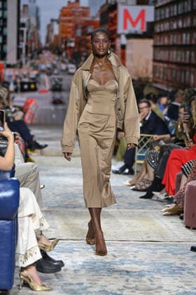 Lola Casademunt - Mercedes-Benz Fashion Week Madrid, Spain - 21 Mar 2026 A model walks the runway wearing a design by Lola Casademunt during Mercedes-Benz Fashion Week de Madrid in IFEMA. Madrid Spain Copyright: xAtilanoxGarciax xSOPAxImagesx photos10099