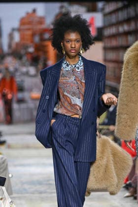 Lola Casademunt - Mercedes-Benz Fashion Week Madrid, Spain - 21 Mar 2026 A model walks the runway wearing a design by Lola Casademunt during Mercedes-Benz Fashion Week de Madrid in IFEMA. Madrid Spain Copyright: xAtilanoxGarciax xSOPAxImagesx photos10101