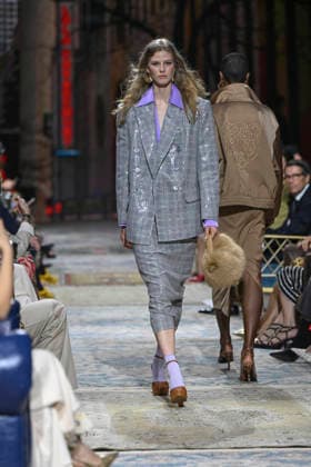 Lola Casademunt - Mercedes-Benz Fashion Week Madrid, Spain - 21 Mar 2026 A model walks the runway wearing a design by Lola Casademunt during Mercedes-Benz Fashion Week de Madrid in IFEMA. Madrid Spain Copyright: xAtilanoxGarciax xSOPAxImagesx photos10105