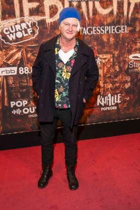 abb Detlev Buck director blaue Muetze as guest at the German premiere of Wir sind am Leben das Berlin Musical at Theater des Westens on Saturday 21 03 2026 Berlin Germany
