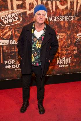 abb Detlev Buck director blaue Muetze as guest at the German premiere of Wir sind am Leben das Berlin Musical at Theater des Westens on Saturday 21 03 2026 Berlin Germany