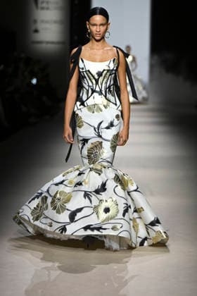 Yolancris - Mercedes-Benz Fashion Week Madrid, Spain - 21 Mar 2026 A model walks the runway wearing a design by Yolancris during Mercedes-Benz Fashion Week de Madrid in IFEMA. Madrid Spain Copyright: xAtilanoxGarciax xSOPAxImagesx photos10077