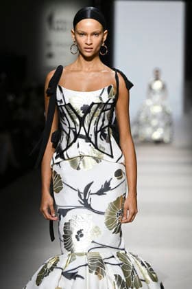 Yolancris - Mercedes-Benz Fashion Week Madrid, Spain - 21 Mar 2026 A model walks the runway wearing a design by Yolancris during Mercedes-Benz Fashion Week de Madrid in IFEMA. Madrid Spain Copyright: xAtilanoxGarciax xSOPAxImagesx photos10078
