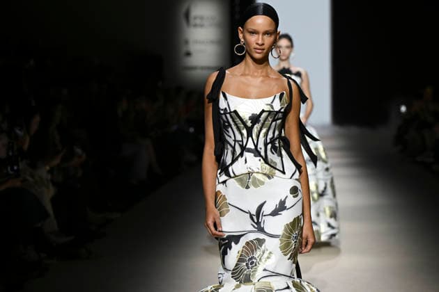 Yolancris - Mercedes-Benz Fashion Week Madrid, Spain - 21 Mar 2026 A model walks the runway wearing a design by Yolancris during Mercedes-Benz Fashion Week de Madrid in IFEMA. Madrid Spain Copyright: xAtilanoxGarciax xSOPAxImagesx photos10085