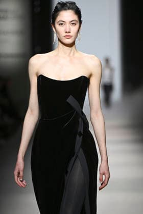 Yolancris - Mercedes-Benz Fashion Week Madrid, Spain - 21 Mar 2026 A model walks the runway wearing a design by Yolancris during Mercedes-Benz Fashion Week de Madrid in IFEMA. Madrid Spain Copyright: xAtilanoxGarciax xSOPAxImagesx photos10049