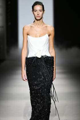 Yolancris - Mercedes-Benz Fashion Week Madrid, Spain - 21 Mar 2026 A model walks the runway wearing a design by Yolancris during Mercedes-Benz Fashion Week de Madrid in IFEMA. Madrid Spain Copyright: xAtilanoxGarciax xSOPAxImagesx photos10052