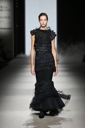 Yolancris - Mercedes-Benz Fashion Week Madrid, Spain - 21 Mar 2026 A model walks the runway wearing a design by Yolancris during Mercedes-Benz Fashion Week de Madrid in IFEMA. Madrid Spain Copyright: xAtilanoxGarciax xSOPAxImagesx photos10019
