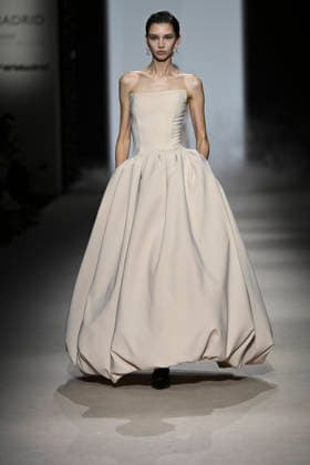 Yolancris - Mercedes-Benz Fashion Week Madrid, Spain - 21 Mar 2026 A model walks the runway wearing a design by Yolancris during Mercedes-Benz Fashion Week de Madrid in IFEMA. Madrid Spain Copyright: xAtilanoxGarciax xSOPAxImagesx photos10020