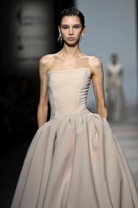 Yolancris - Mercedes-Benz Fashion Week Madrid, Spain - 21 Mar 2026 A model walks the runway wearing a design by Yolancris during Mercedes-Benz Fashion Week de Madrid in IFEMA. Madrid Spain Copyright: xAtilanoxGarciax xSOPAxImagesx photos10021