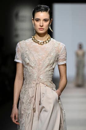 Yolancris - Mercedes-Benz Fashion Week Madrid, Spain - 21 Mar 2026 A model walks the runway wearing a design by Yolancris during Mercedes-Benz Fashion Week de Madrid in IFEMA. Madrid Spain Copyright: xAtilanoxGarciax xSOPAxImagesx photos10024