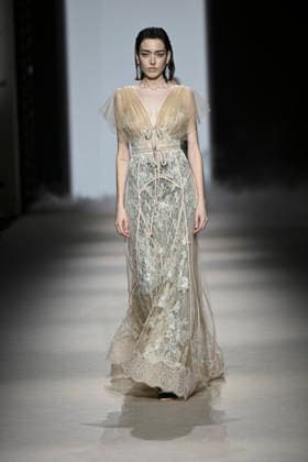 Yolancris - Mercedes-Benz Fashion Week Madrid, Spain - 21 Mar 2026 A model walks the runway wearing a design by Yolancris during Mercedes-Benz Fashion Week de Madrid in IFEMA. Madrid Spain Copyright: xAtilanoxGarciax xSOPAxImagesx photos10025