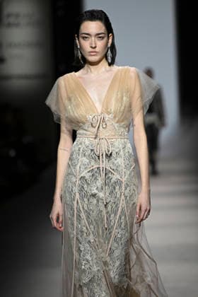Yolancris - Mercedes-Benz Fashion Week Madrid, Spain - 21 Mar 2026 A model walks the runway wearing a design by Yolancris during Mercedes-Benz Fashion Week de Madrid in IFEMA. Madrid Spain Copyright: xAtilanoxGarciax xSOPAxImagesx photos10026
