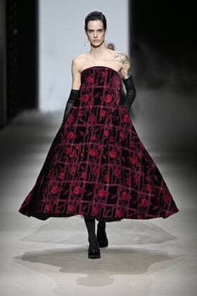 Yolancris - Mercedes-Benz Fashion Week Madrid, Spain - 21 Mar 2026 A model walks the runway wearing a design by Yolancris during Mercedes-Benz Fashion Week de Madrid in IFEMA. Madrid Spain Copyright: xAtilanoxGarciax xSOPAxImagesx photos10038