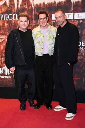 Peter Plate, Brix Schaumburg and Ulf Leo Sommer at the premiere of the musical Wir sind am Leben Das Berlin Musical at the Theater des Westens Berlin, 21 03 2026 Foto:xN.xKubelkax xFuturexImagex leben_6303