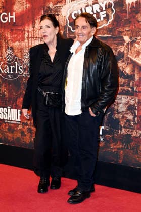 Katy Karrenbauer with guest at the premiere of the musical Wir sind am Leben Das Berlin Musical at the Theater des Westens Berlin, 21 03 2026 Foto:xN.xKubelkax xFuturexImagex leben_6330