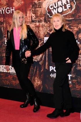 Anja Caspary and Annette Humpe at the premiere of the musical Wir sind am Leben Das Berlin Musical at the Theater des Westens Berlin, 21 03 2026 Foto:xN.xKubelkax xFuturexImagex leben_6332