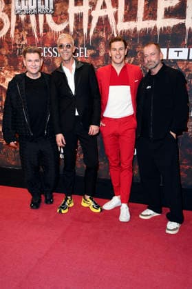 Peter Plate, guest, Lukas Sauer and Ulf Leo Sommer at the premiere of the musical Wir sind am Leben Das Berlin Musical at the Theater des Westens Berlin, 21 03 2026 Foto:xN.xKubelkax xFuturexImagex leben_6304