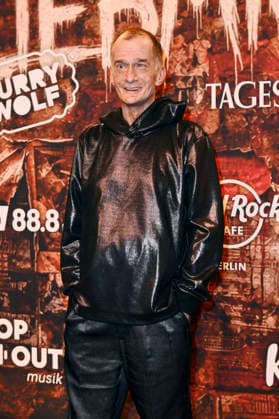 Georg Uecker at the premiere of the musical Wir sind am Leben Das Berlin Musical at the Theater des Westens Berlin, 21 03 2026 Foto:xN.xKubelkax xFuturexImagex leben_6354