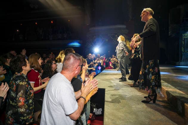 The ensemble at the final applause at the premiere of the musical Wir sind am Leben Das Berlin Musical at the Theater des Westens Berlin, 21 03 2026 Foto:xB.xDummerx xFuturexImagex leben_6376