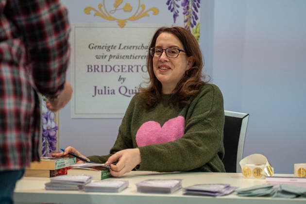 Leipzig - Volle Hallen zum letzten Messetag: Abschluss auf der Leipziger Buchmesse 22.03.2026¨Leipzig, Messe-Allee (Leipziger Messe) im Foto:¨¨Am Sonntag hat die Leipziger Buchmesse noch einmal zahlreiche Besucher auf das Messegelände gelockt und einen lebendigen Abschluss des diesjährigen Events geboten. Besonders Familien, Literaturfans und Cosplay-Begeisterte nutzten den letzten Messetag, um durch die Hallen zu schlendern, Neuerscheinungen zu entdecken und Autorinnen und Autoren hautnah zu erleben. Neben gut besuchten Lesungen und Signierstunden stand vor allem der Austausch im Mittelpunkt: Gespräche über aktuelle gesellschaftliche Themen, neue Buchtrends und die Zukunft der Branche prägten das Geschehen. Auch die parallel sta Copyright: xEHLxMedia Erik-HolmxLanghofx 20260322_buchmesse-leipzig-sonntag_19