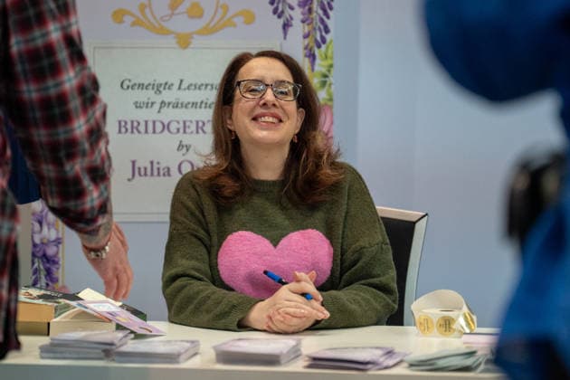 Leipzig - Volle Hallen zum letzten Messetag: Abschluss auf der Leipziger Buchmesse 22.03.2026¨Leipzig, Messe-Allee (Leipziger Messe) im Foto:¨¨Am Sonntag hat die Leipziger Buchmesse noch einmal zahlreiche Besucher auf das Messegelände gelockt und einen lebendigen Abschluss des diesjährigen Events geboten. Besonders Familien, Literaturfans und Cosplay-Begeisterte nutzten den letzten Messetag, um durch die Hallen zu schlendern, Neuerscheinungen zu entdecken und Autorinnen und Autoren hautnah zu erleben. Neben gut besuchten Lesungen und Signierstunden stand vor allem der Austausch im Mittelpunkt: Gespräche über aktuelle gesellschaftliche Themen, neue Buchtrends und die Zukunft der Branche prägten das Geschehen. Auch die parallel sta Copyright: xEHLxMedia Erik-HolmxLanghofx 20260322_buchmesse-leipzig-sonntag_20