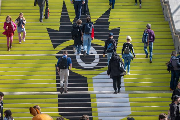 Leipzig - Volle Hallen zum letzten Messetag: Abschluss auf der Leipziger Buchmesse 22.03.2026¨Leipzig, Messe-Allee (Leipziger Messe) im Foto: Impressionen Leipziger Buchmesse¨¨Am Sonntag hat die Leipziger Buchmesse noch einmal zahlreiche Besucher auf das Messegelände gelockt und einen lebendigen Abschluss des diesjährigen Events geboten. Besonders Familien, Literaturfans und Cosplay-Begeisterte nutzten den letzten Messetag, um durch die Hallen zu schlendern, Neuerscheinungen zu entdecken und Autorinnen und Autoren hautnah zu erleben. Neben gut besuchten Lesungen und Signierstunden stand vor allem der Austausch im Mittelpunkt: Gespräche über aktuelle gesellschaftliche Themen, neue Buchtrends und die Zukunft der Branche prägten da Copyright: xEHLxMedia Erik-HolmxLanghofx 20260322_buchmesse-leipzig-sonntag_3