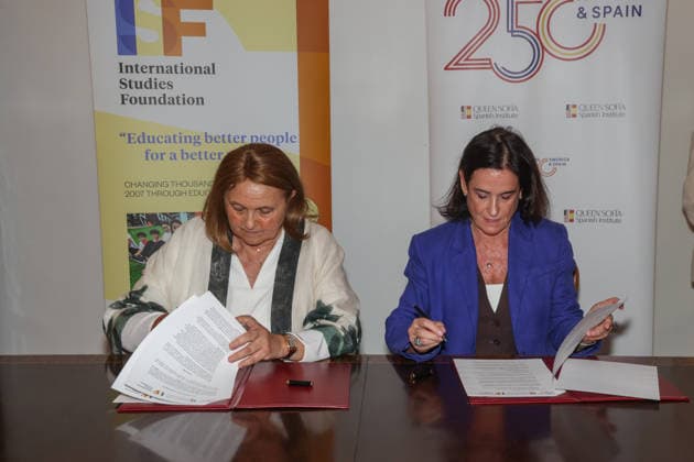 Maria Diaz de la Cebosa (L), president of the International Studies Foundation, and Pilar Llado (R), chair of the Board of Trustees of the Queen Sofía Spanish Institute, sign an agreement in Miami, United States, 22 March 2026. Miami Welcomes Queen Sofía to Strengthen Cultural Collaboration !ACHTUNG: NUR REDAKTIONELLE NUTZUNG!  Copyright: xGiorgioxVierax AME6531 20260322-55019783808_1