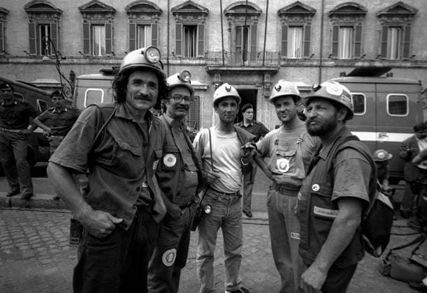 Protest by miners at the Sulcis mines in Sardinia ROME, ITALY - JUNE 8: The miners from the Sulcis mines in Sardinia demonstrate in front of Palazzo Chigi, the seat of the government, protesting contra the closure of the mines on June 8, 1994 in Rome, Italy. . Rome Lazio Italy Copyright: xStefanoxMontesix