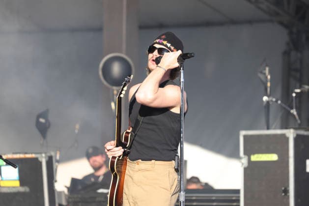 DJO debuts in Brazil with a show at Lollapalooza Brazil 2026. Sao Paulo (SP), 03 22 2026 Lollapalooza Brazil Show DJO Musician DJO, a musical project by actor Joe Keery, known for playing Steve Harrington in the series Stranger Things, makes his first appearance in Brazil during the Lollapalooza Brazil festival, at the Interlagos racetrack in Sao Paulo. The show took place on the Budweiser stage and marked the artist s debut in the country, this Sunday, March 22, 2026. (Foto: Leco Viana Thenews2 imago images) DJO debuts in Brazil with a show at Lollapalooza Brazil 2026.  Copyright: xLecoxVianax