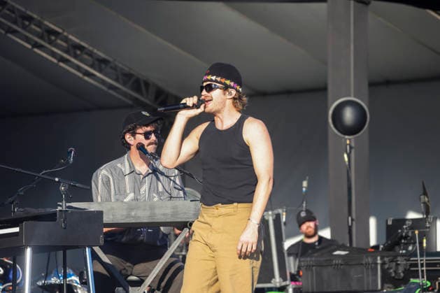 DJO debuts in Brazil with a show at Lollapalooza Brazil 2026. Sao Paulo (SP), 03 22 2026 Lollapalooza Brazil Show DJO Musician DJO, a musical project by actor Joe Keery, known for playing Steve Harrington in the series Stranger Things, makes his first appearance in Brazil during the Lollapalooza Brazil festival, at the Interlagos racetrack in Sao Paulo. The show took place on the Budweiser stage and marked the artist s debut in the country, this Sunday, March 22, 2026. (Foto: Leco Viana Thenews2 imago images) DJO debuts in Brazil with a show at Lollapalooza Brazil 2026.  Copyright: xLecoxVianax