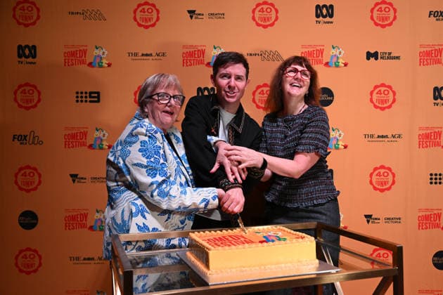 MELBOURNE COMEDY FESTIVAL LAUNCH, (L-R) Australian stand-up comedians, Denise Scott and Nath Valvo and Melbourne Comedy Festival Director Susan Provan pose for a photo during the launch of the 2026 Melbourne International Comedy Festival at Melbourne Town Hall, in Melbourne, Monday, March 23, 2026. ( NO ARCHIVING MELBOURNE VICTORIA AUSTRALIA  Copyright: xJAMESxROSSx 20260323138635789514