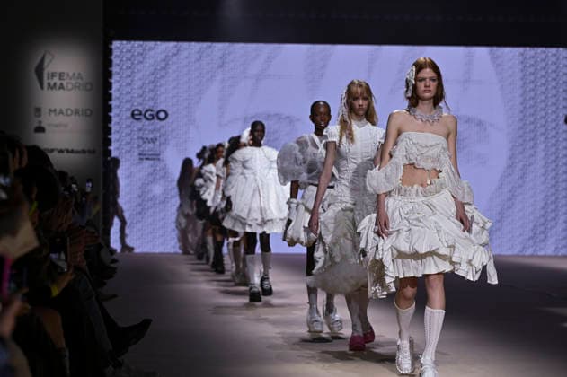 Mercedes-Benz Fashion Week Madrid in Spain - 22 Mar 2026 Models walk the runway wearing a design by Mericusan during Mercedes-Benz Fashion Week de Madrid in IFEMA. Madrid Spain Copyright: xAtilanoxGarciax xSOPAxImagesx photos10269