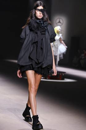 Mercedes-Benz Fashion Week Madrid in Spain - 22 Mar 2026 A model walks the runway wearing a design by Mericusan during Mercedes-Benz Fashion Week de Madrid in IFEMA. Madrid Spain Copyright: xAtilanoxGarciax xSOPAxImagesx photos10260