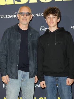 Gad Elmaleh et son fils Raphaël Première du film Juste une illusion au cinéma Le Grand Rex à Paris le 22 mars 2026 Coadic Guirec Bestimage Premiere of the film Just an Illusion at the Grand Rex cinema in Paris on March 22, 2026 Paris France  Copyright: xCOADICxGUIRECx xBESTIMAGExCOADICxGUIRECx xBESTIMAGEx